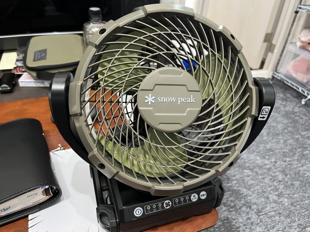 静音タイプの緑の羽根に付け替えたフィールドファン